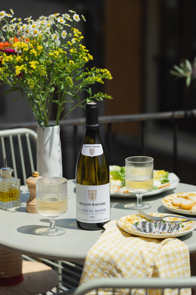 Photo produit côte du Rhône blanc et anchois marinés