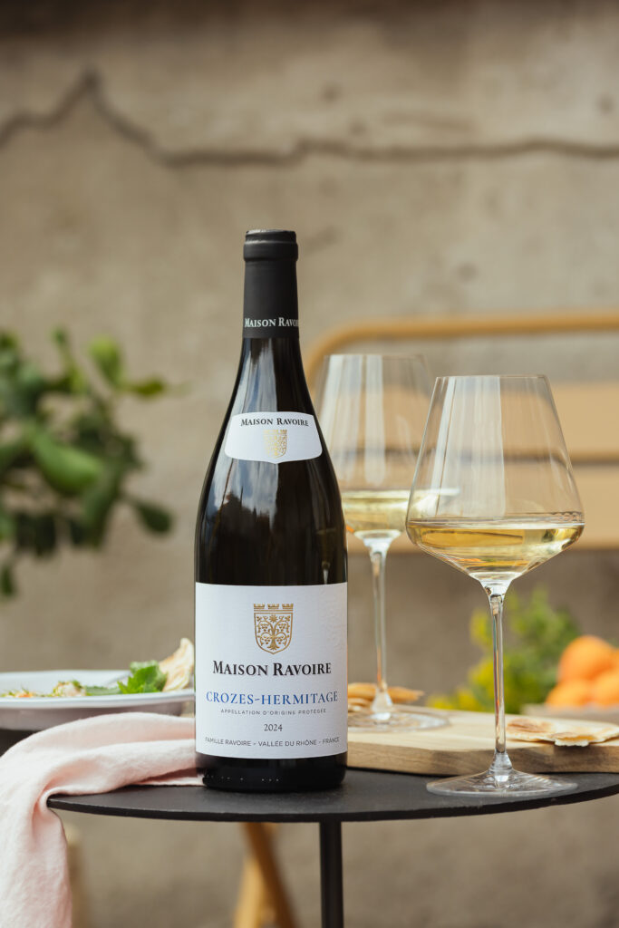 photo ambiance lifestyle exterieur, Maison Ravoire, apétitif