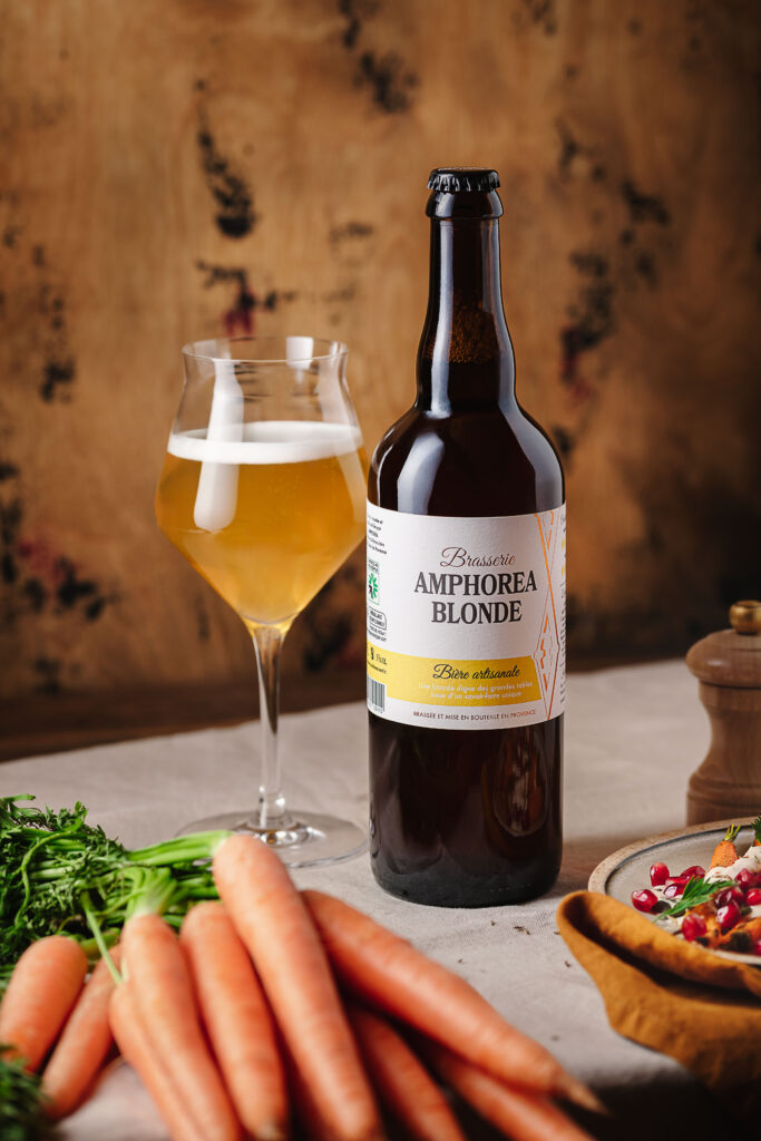 photo de produit, bouteille 50cl, bière blonde, avec accord mets et biere